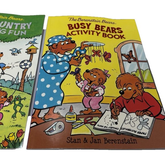 The Berenstain Bears Busy Bears Activity & Bear Country Colouring Book Set Kids - Picture 6 of 10